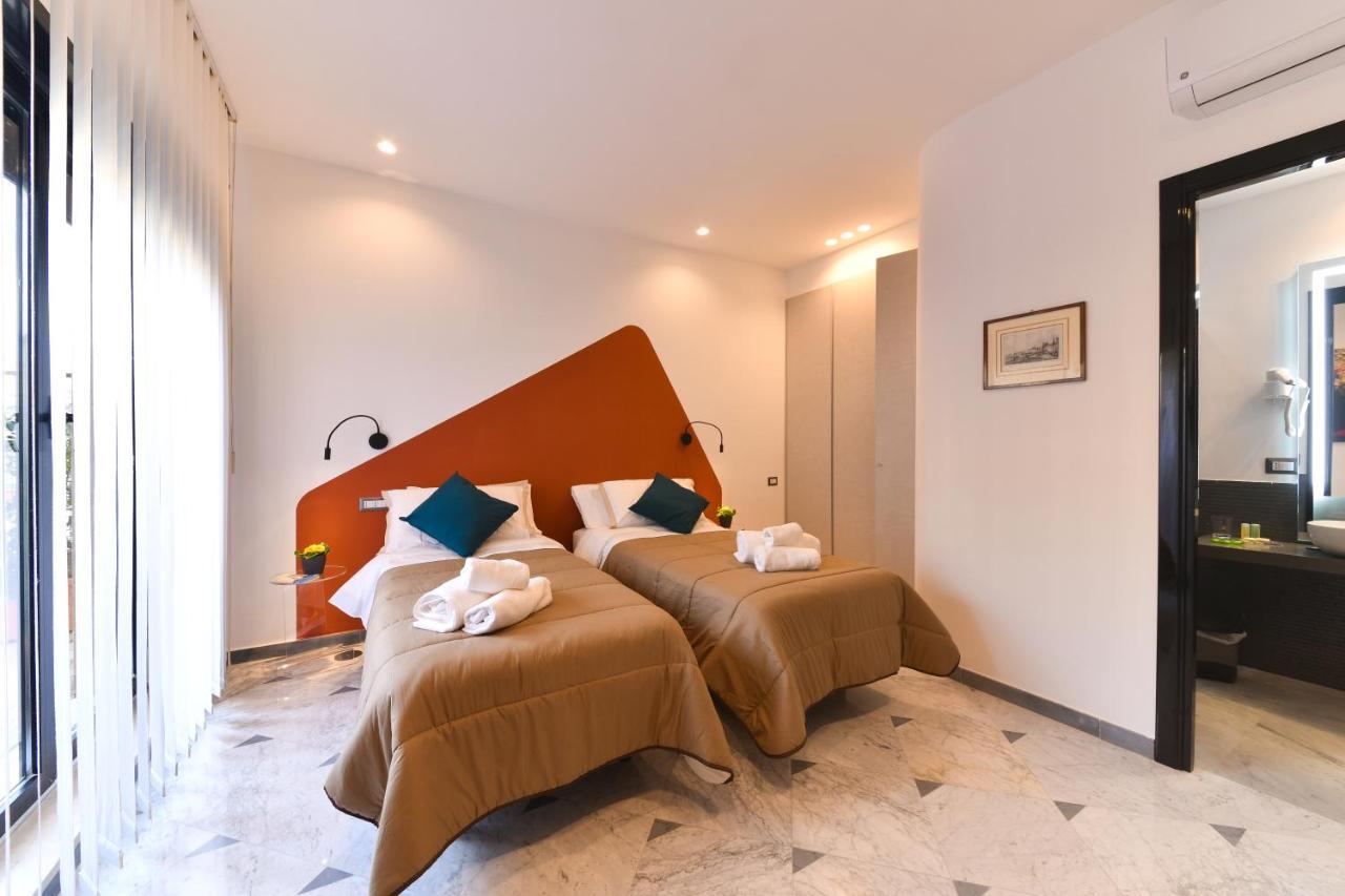 Domus 42 Hotel Napels Buitenkant foto