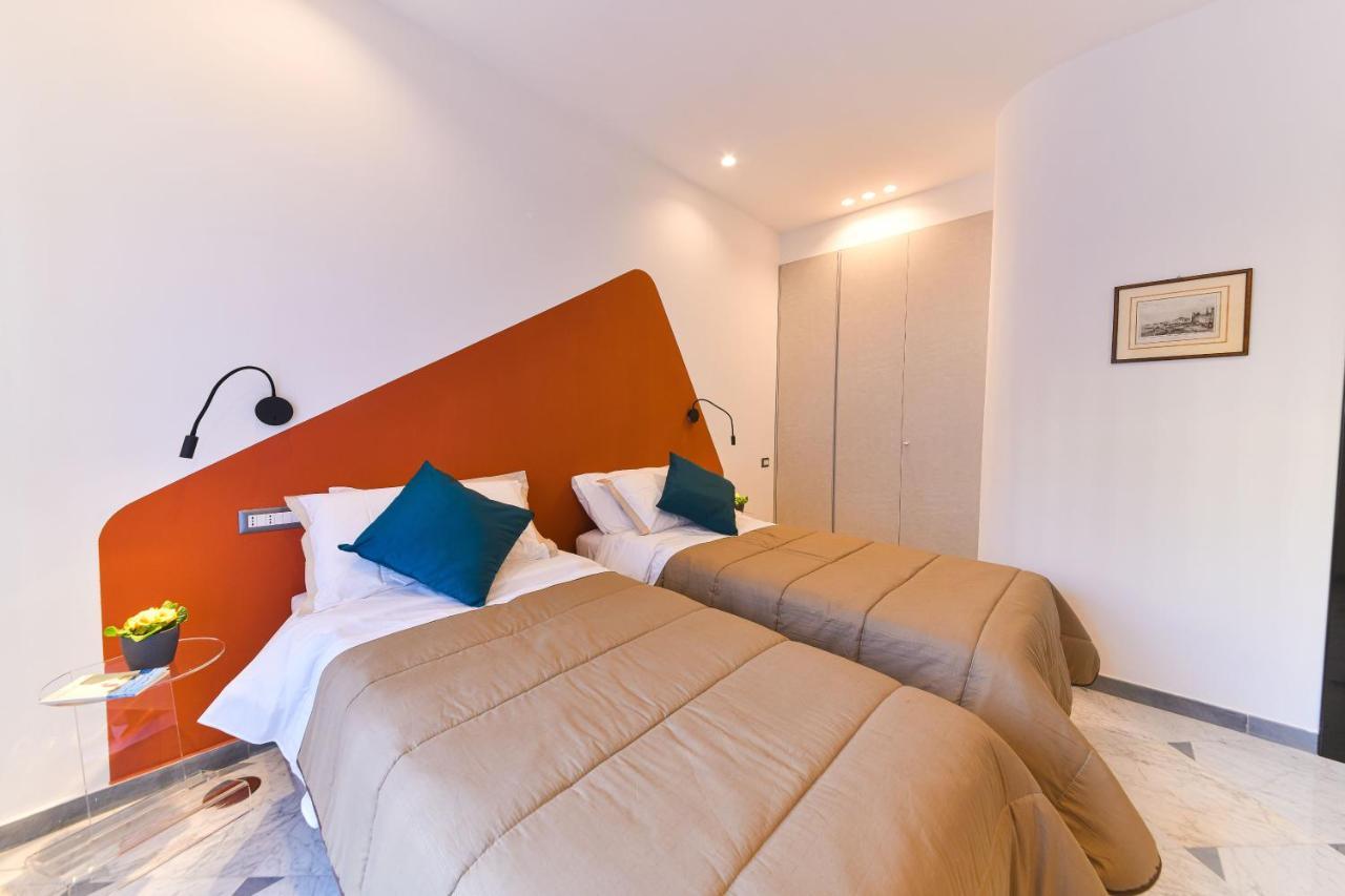 Domus 42 Hotel Napels Buitenkant foto